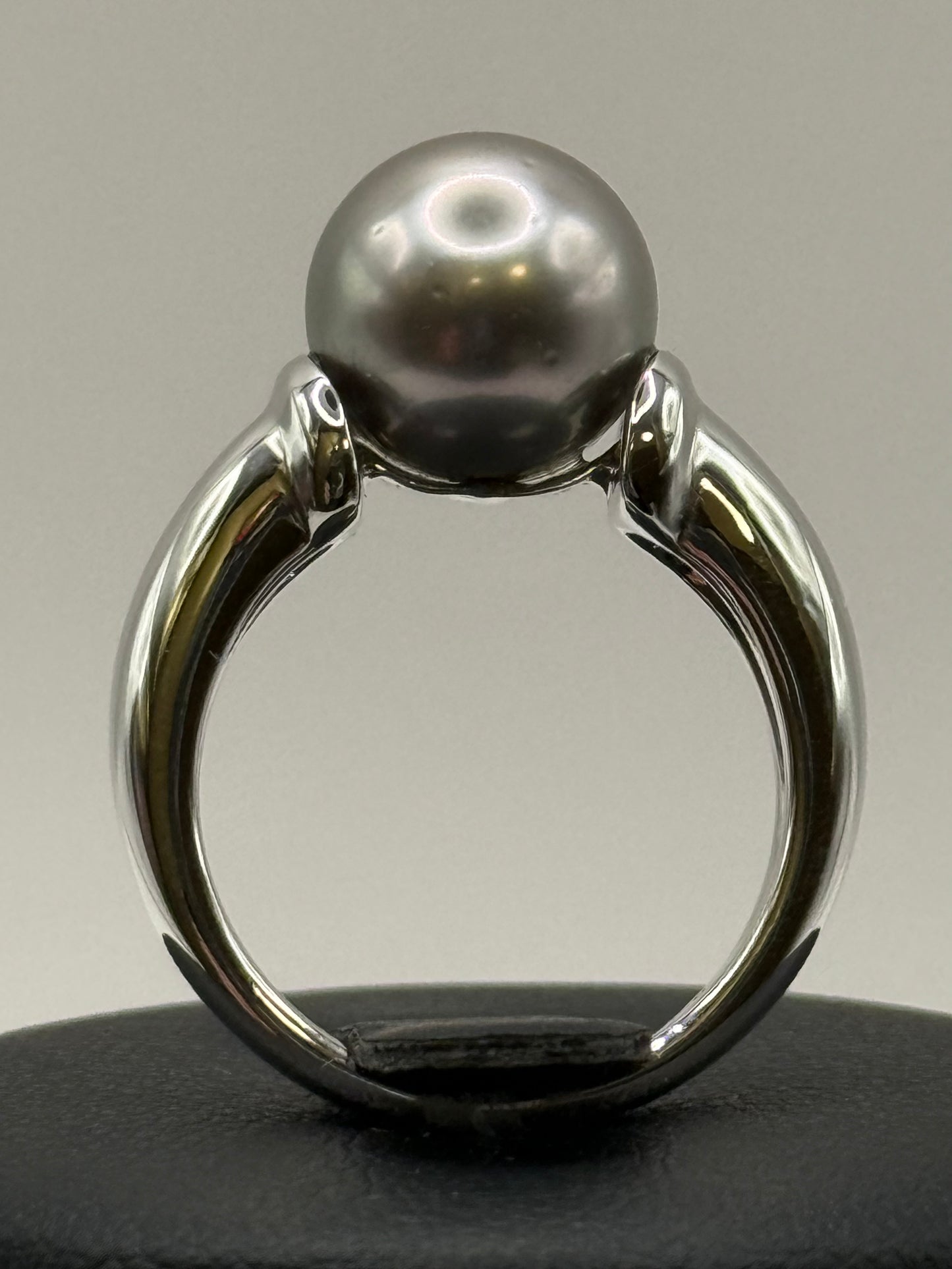 Bague en or blanc ornée d’une perle de Tahiti – Taille 54