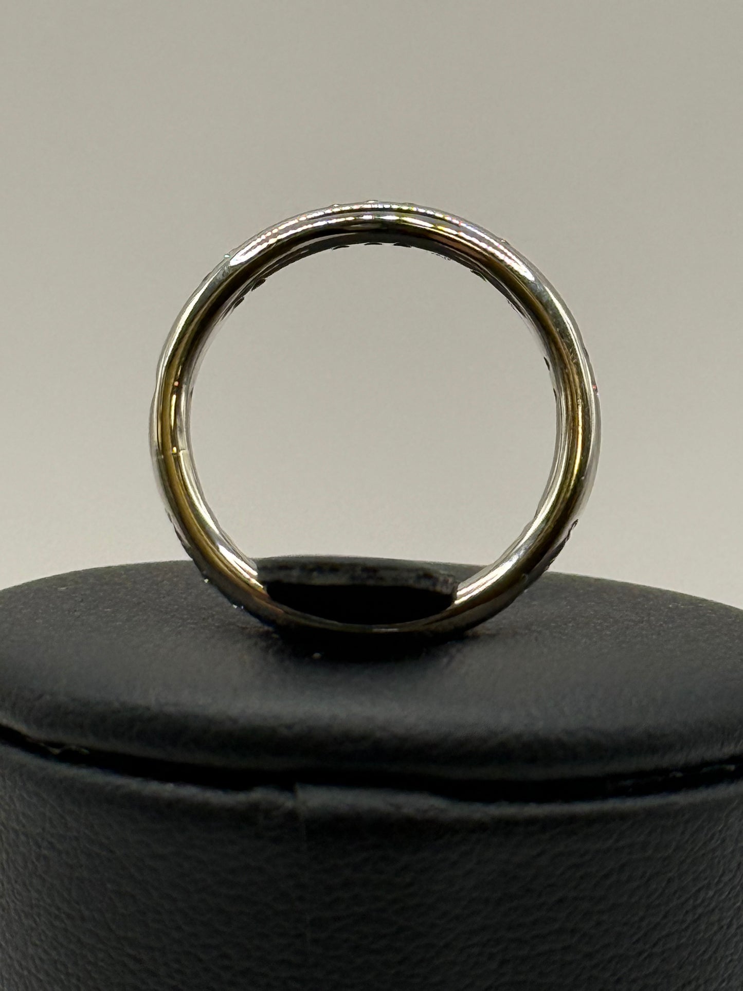 Bague en or blanc sertie de diamants