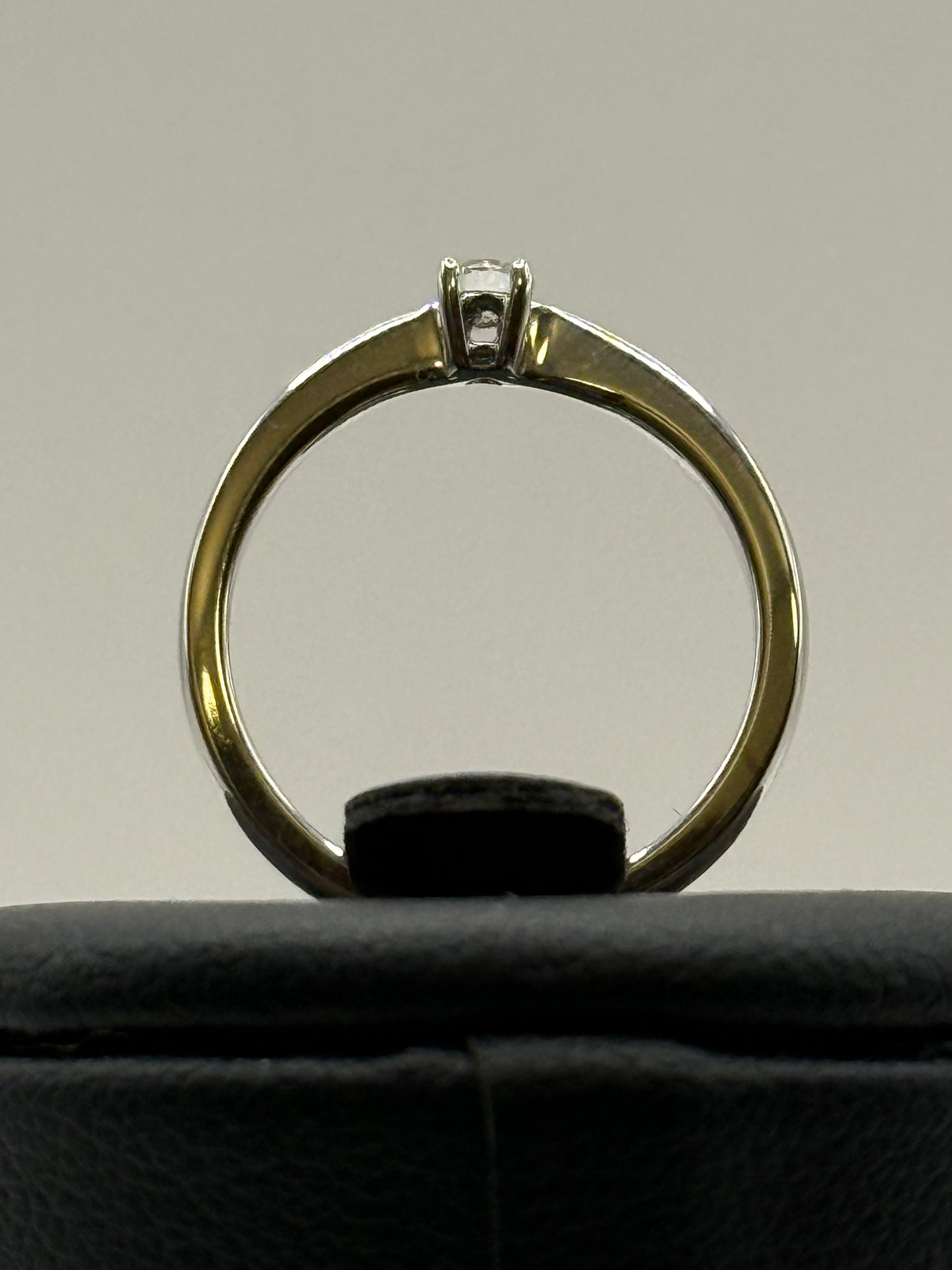 Bague en or blanc sertie d’un diamant – Taille 50