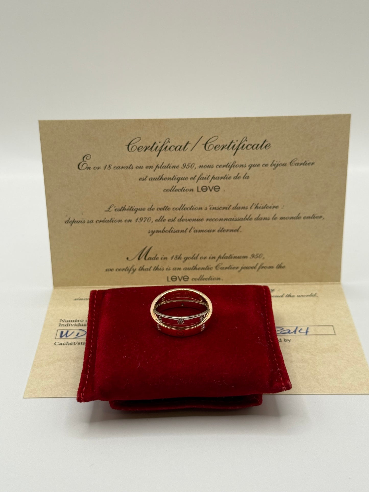 Bague Cartier Love entrelacée en or rose et or blanc sertie de diamants