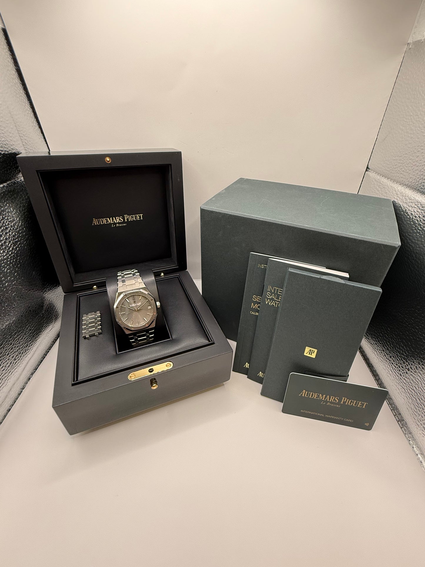 Audemars Piguet Royal Oak 15500ST.OO.1220ST.02 41mm montre de luxe vue 8