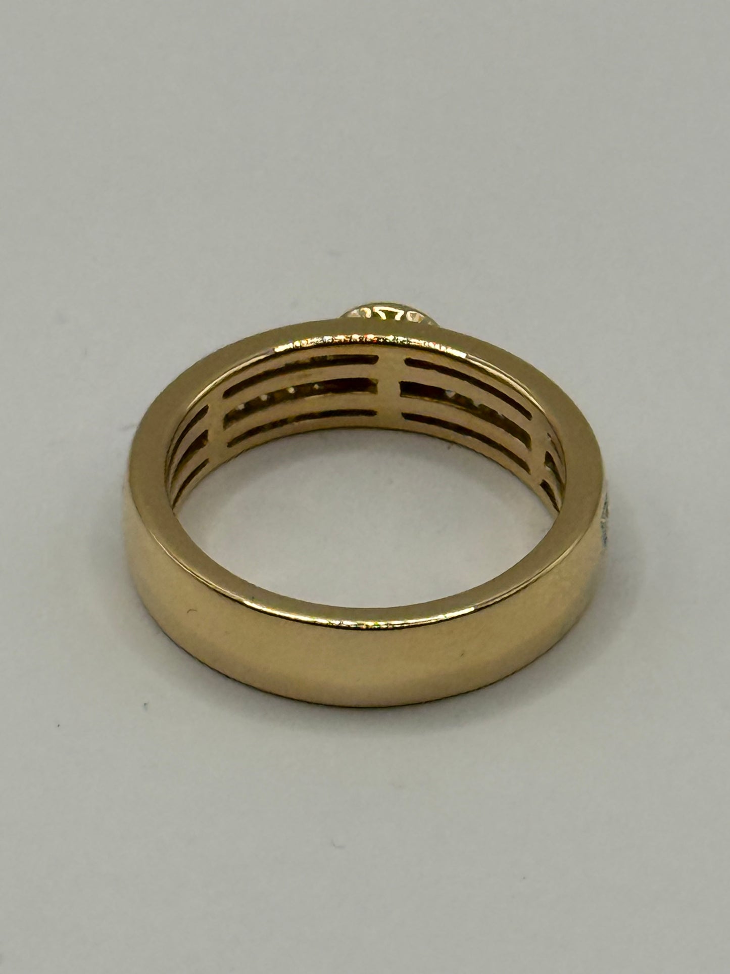 Bague diamant 0,75 H SI taille 56 or 18 carats bijou de luxe vue 4