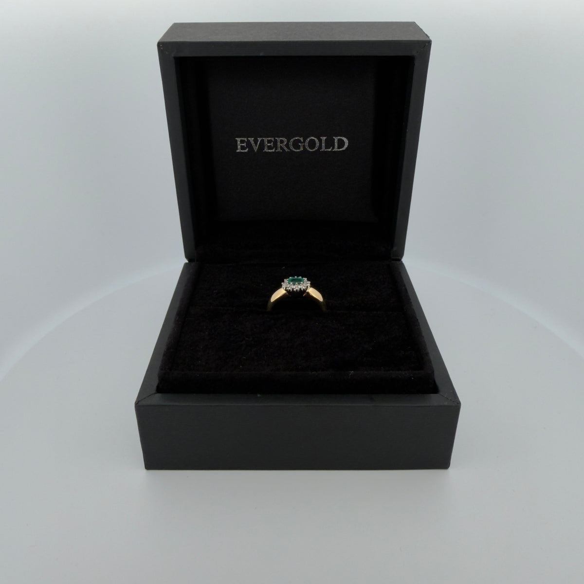 Bague Emeraude et Diamants Émeraude taille 53,5 or 18 carats bijou de luxe vue 5