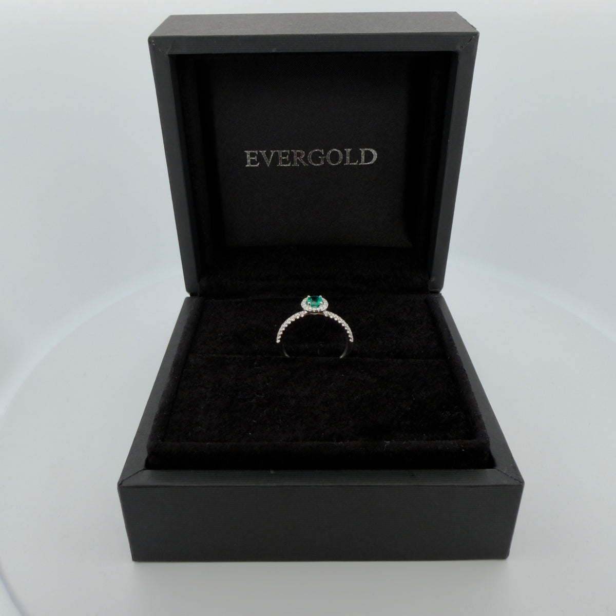 Bague Emeraude et Diamants Émeraude taille 55 or 18 carats bijou de luxe vue 5