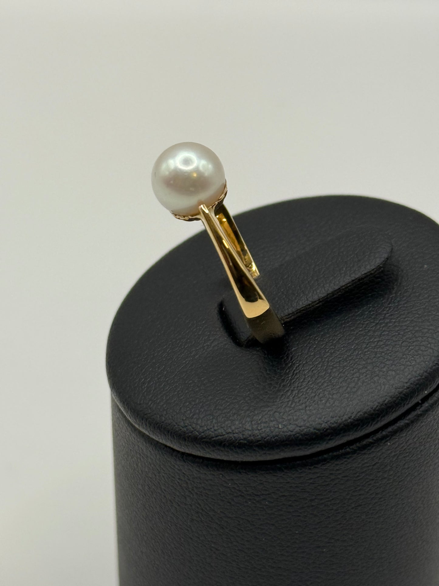 Bague en or jaune 18 carats sertie d’une perle