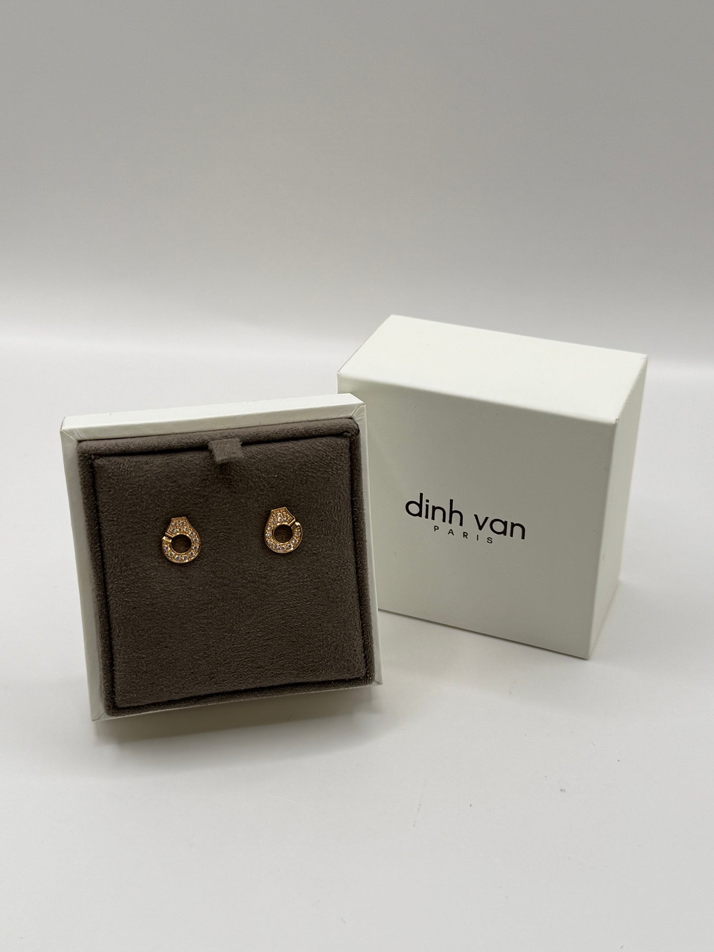 Puces d'oreille Menotte Dinh Van