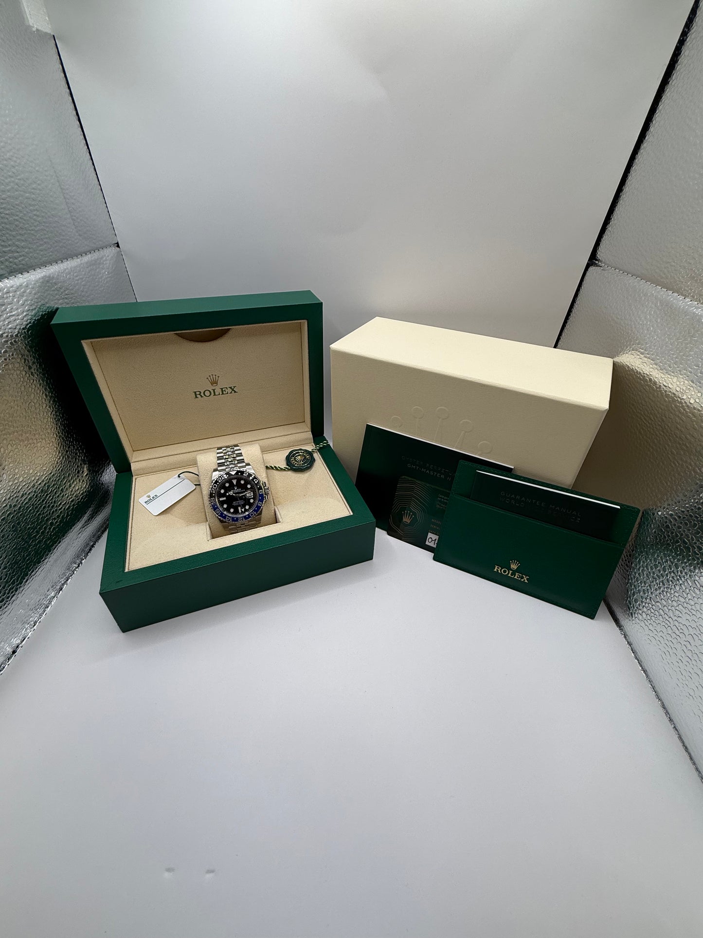 Rolex GMT-Master II “Batgirl” 126710BLNR montre de luxe vue 4