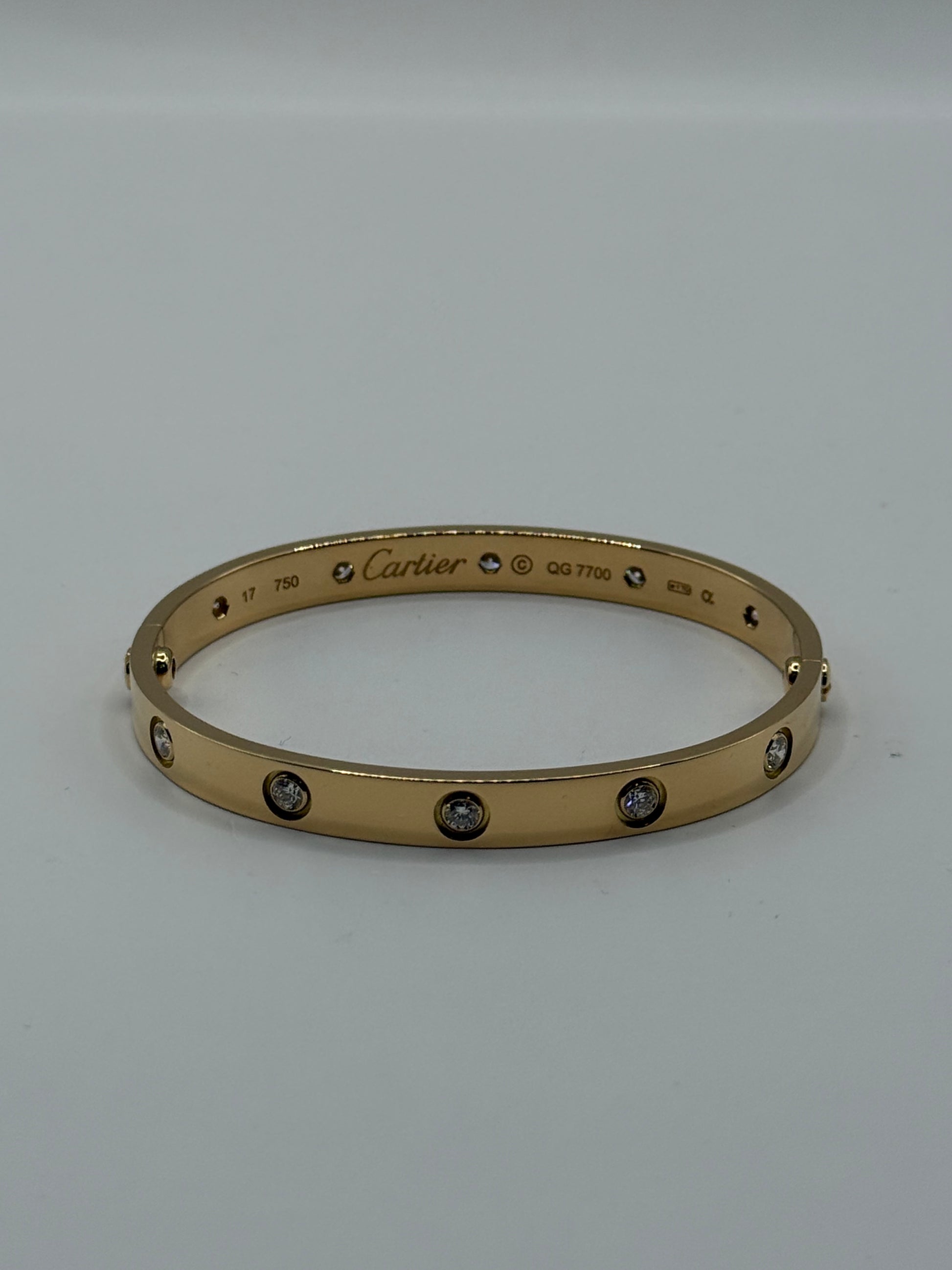 Cartier Love Bracelet – Or Jaune 18k & 10 Diamants – Taille 17 – Poli – Avec Tournevis & Boîte bijou de luxe vue 2
