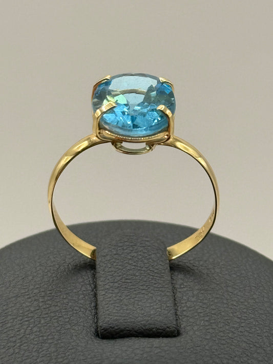 Bague en or jaune ornée d’une topaze bleue – Taille 56