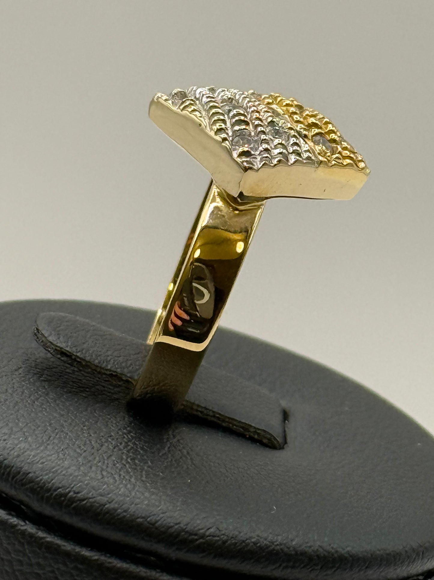 Bague en or jaune et blanc sertie de diamants – Taille 56