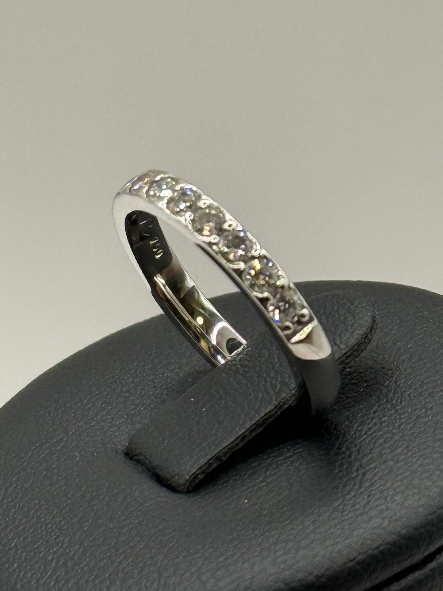 Tour complet en or blanc serti de diamants – Taille 52