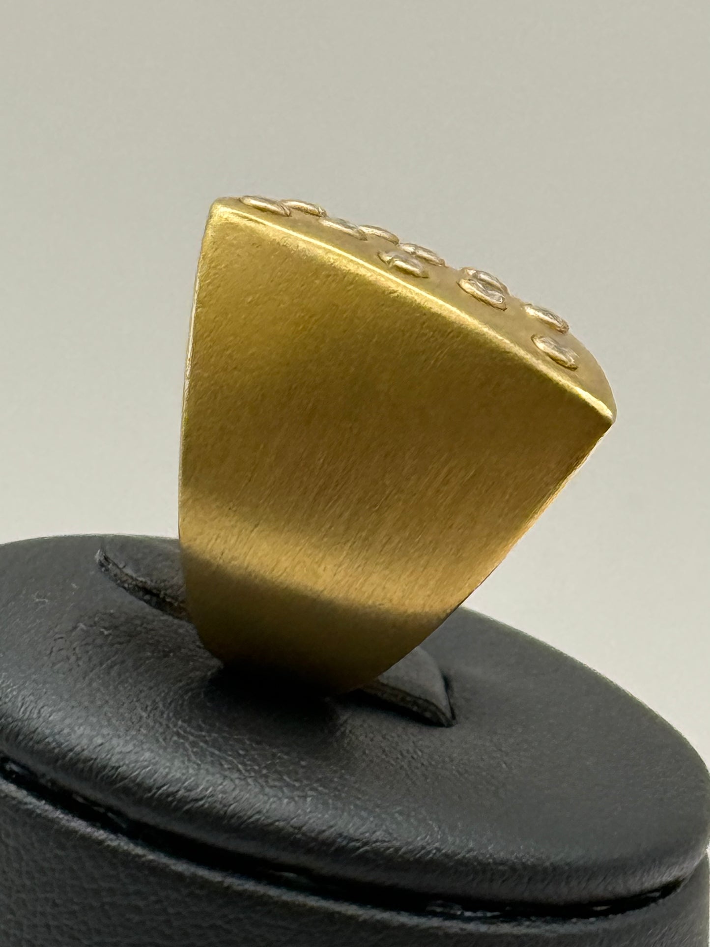 Bague en or jaune sertie de zircons – Taille 56