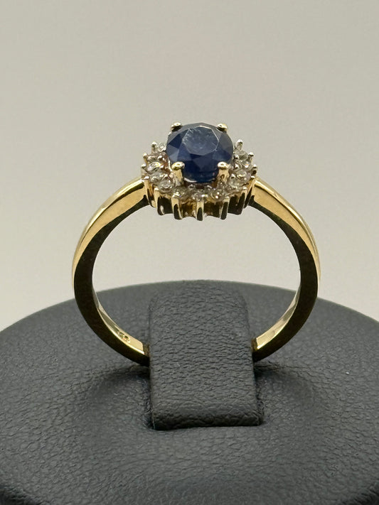 Bague en or jaune sertie d’un saphir et de diamants – Taille 52