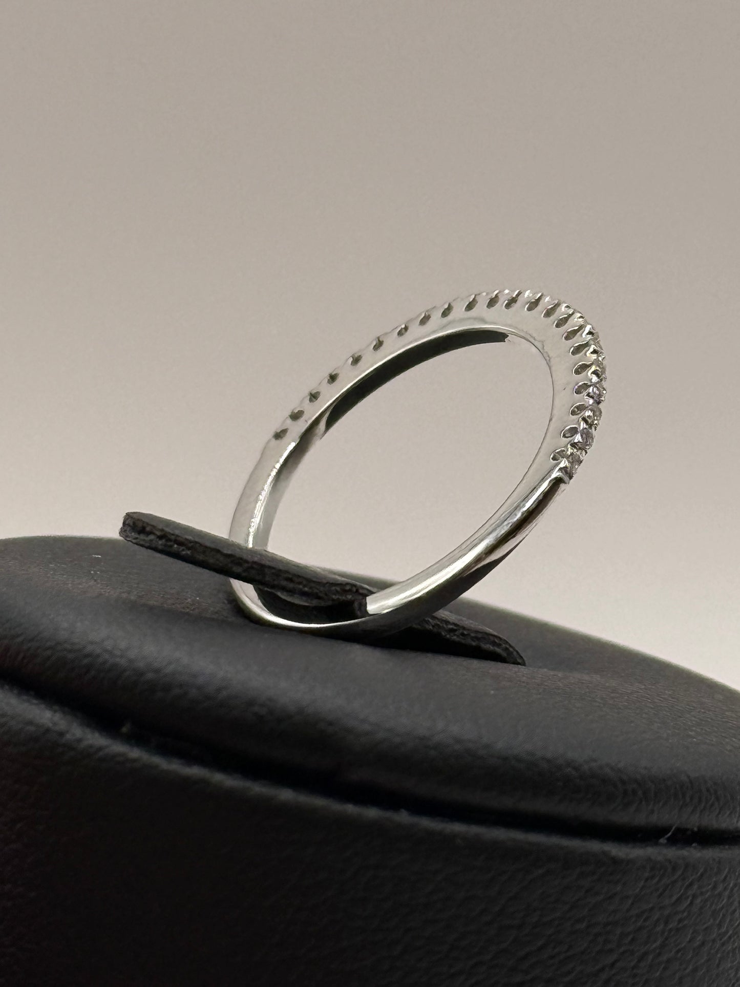 Tour complet en or blanc serti de diamants – Taille 50