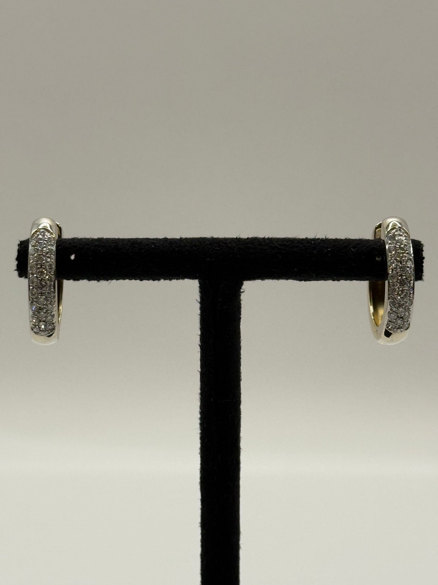 Créoles en or blanc et or jaune serties de diamants