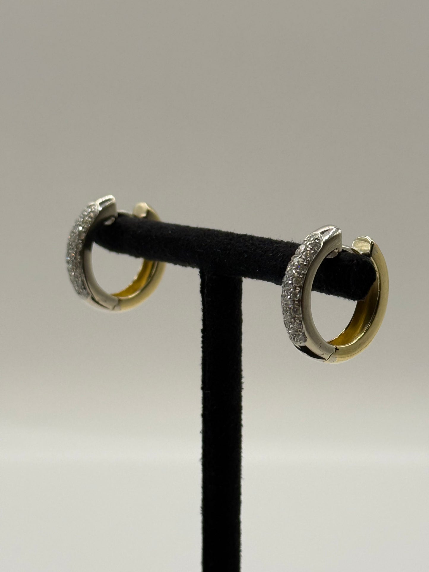 Créoles en or blanc et or jaune serties de diamants