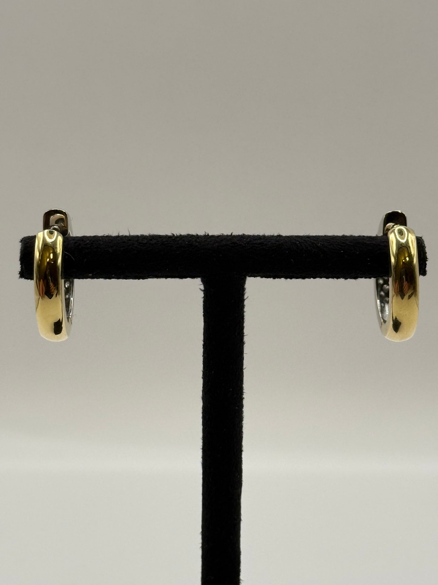 Créoles en or blanc et or jaune serties de diamants