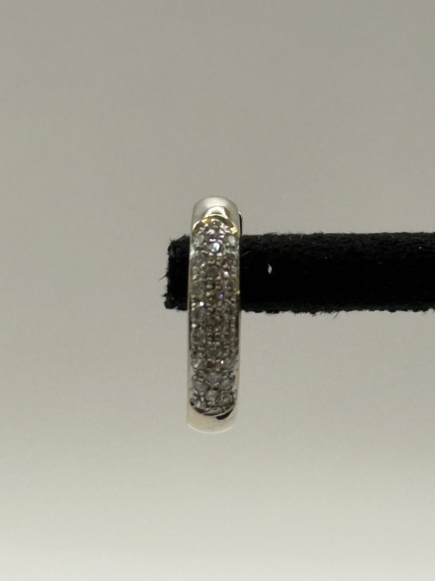 Créoles en or blanc et or jaune serties de diamants