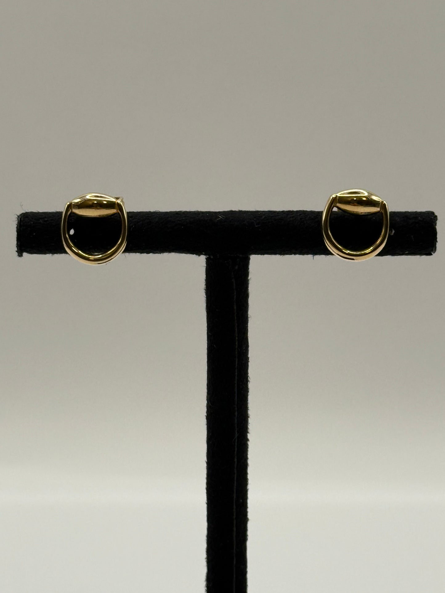 Boucles d’oreilles en or jaune – Design minimaliste