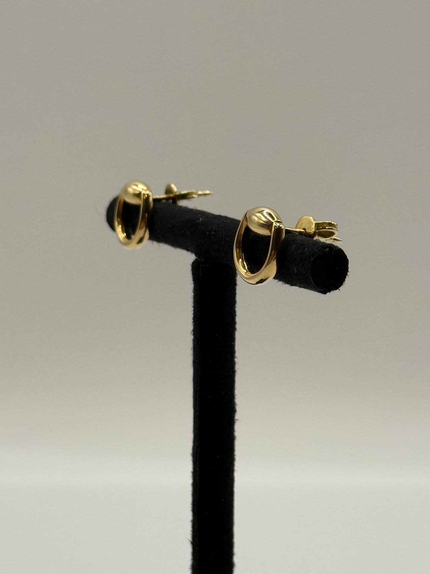 Boucles d’oreilles en or jaune – Design minimaliste