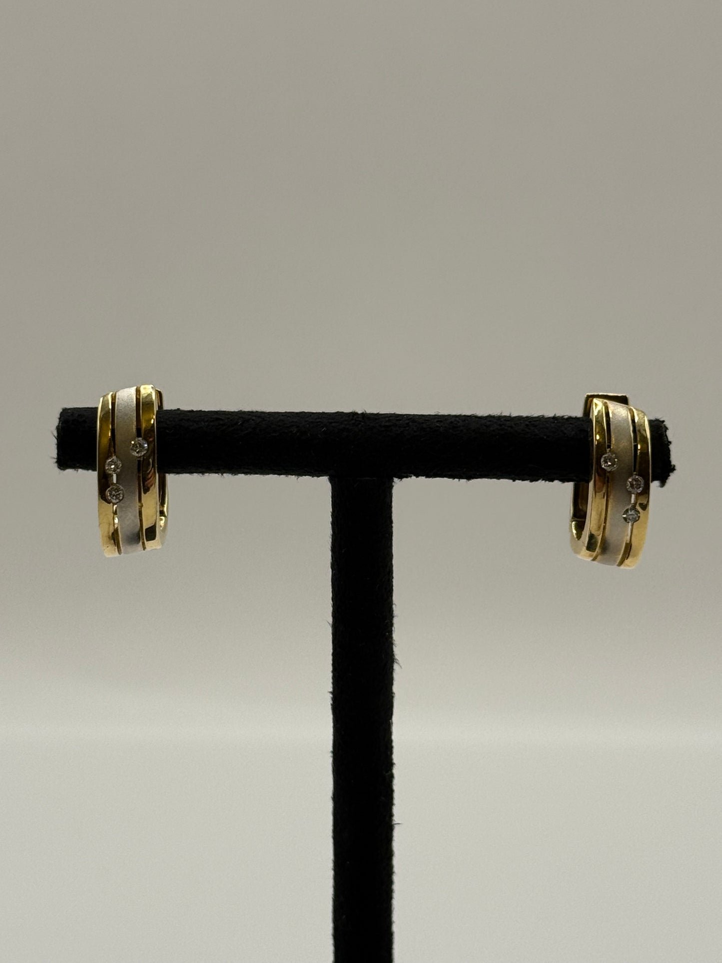 Boucles d’oreilles en or jaune et or blanc serties de diamants