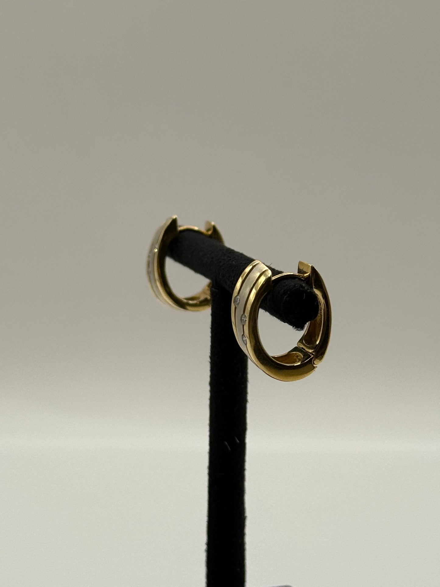 Boucles d’oreilles en or jaune et or blanc serties de diamants