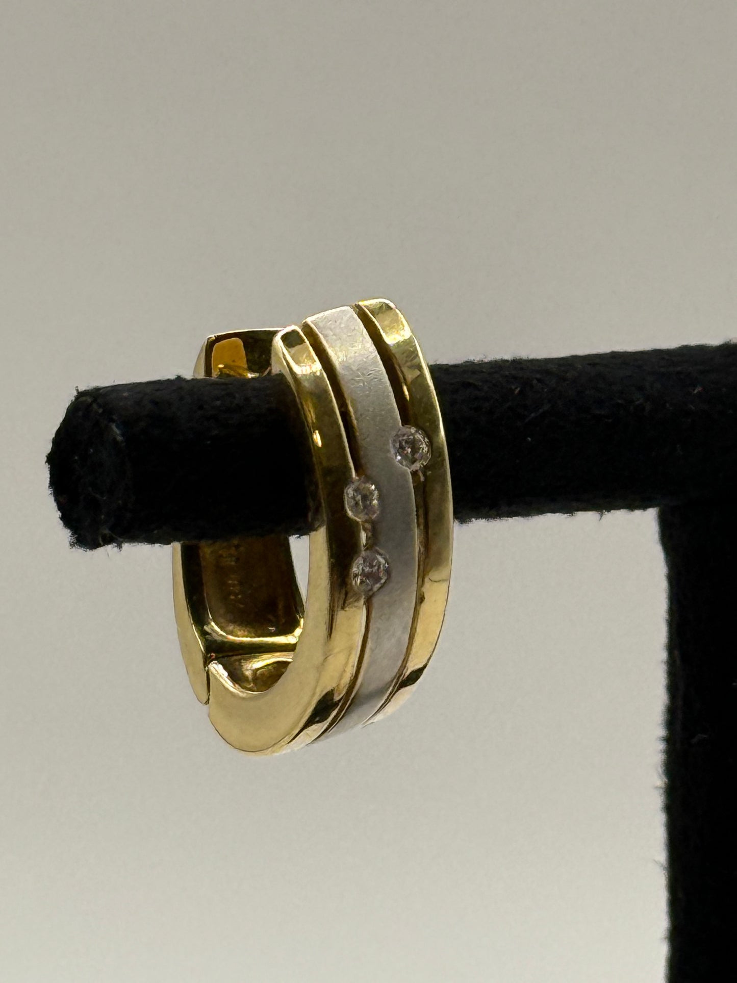 Boucles d’oreilles en or jaune et or blanc serties de diamants