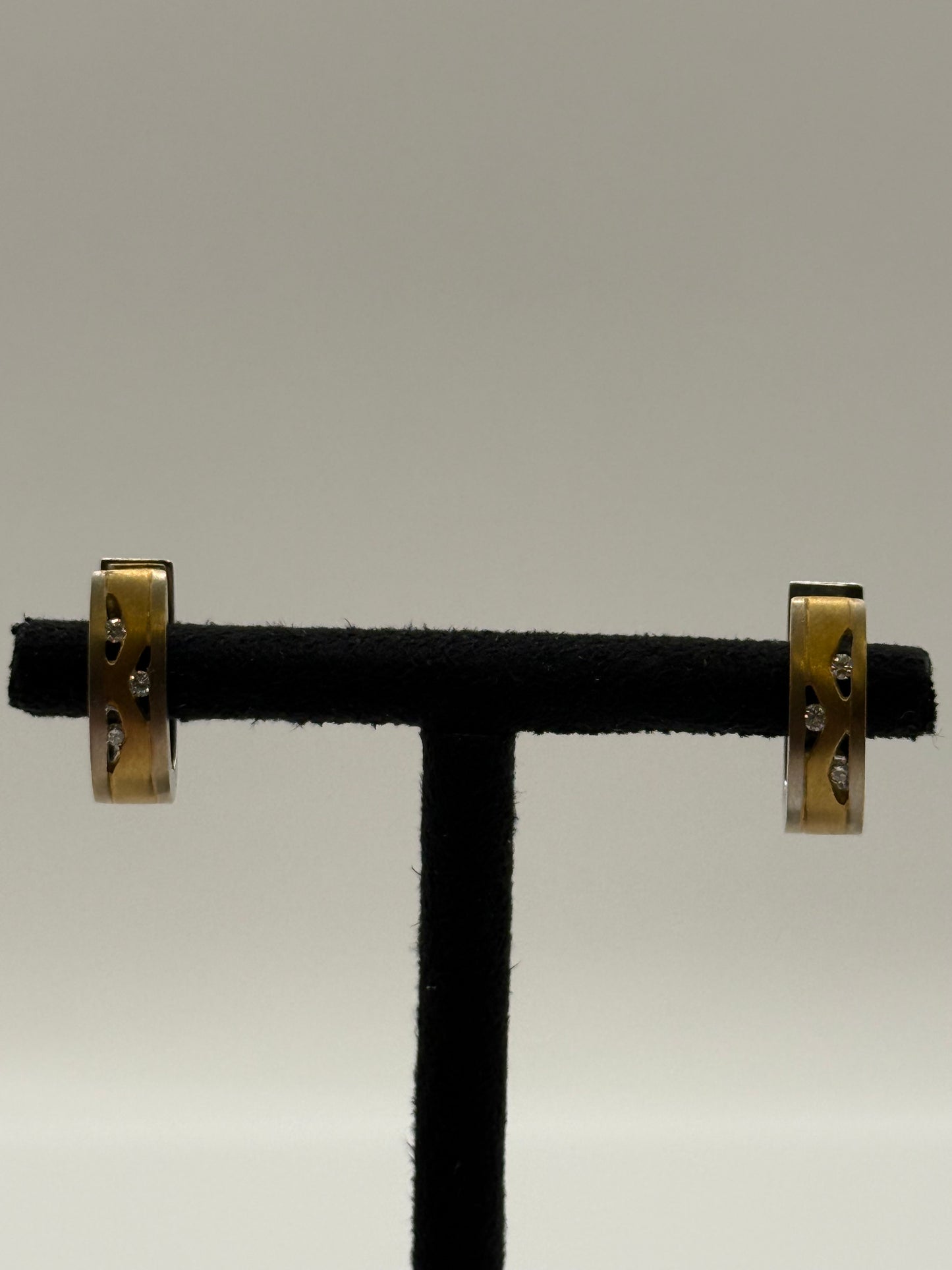 Boucles d’oreilles en or jaune et or blanc serties de diamants