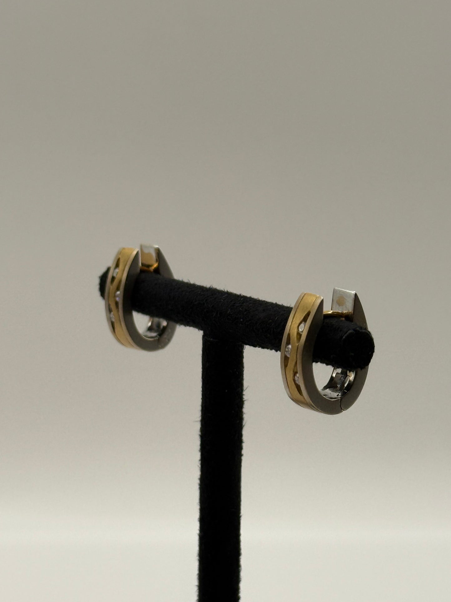 Boucles d’oreilles en or jaune et or blanc serties de diamants