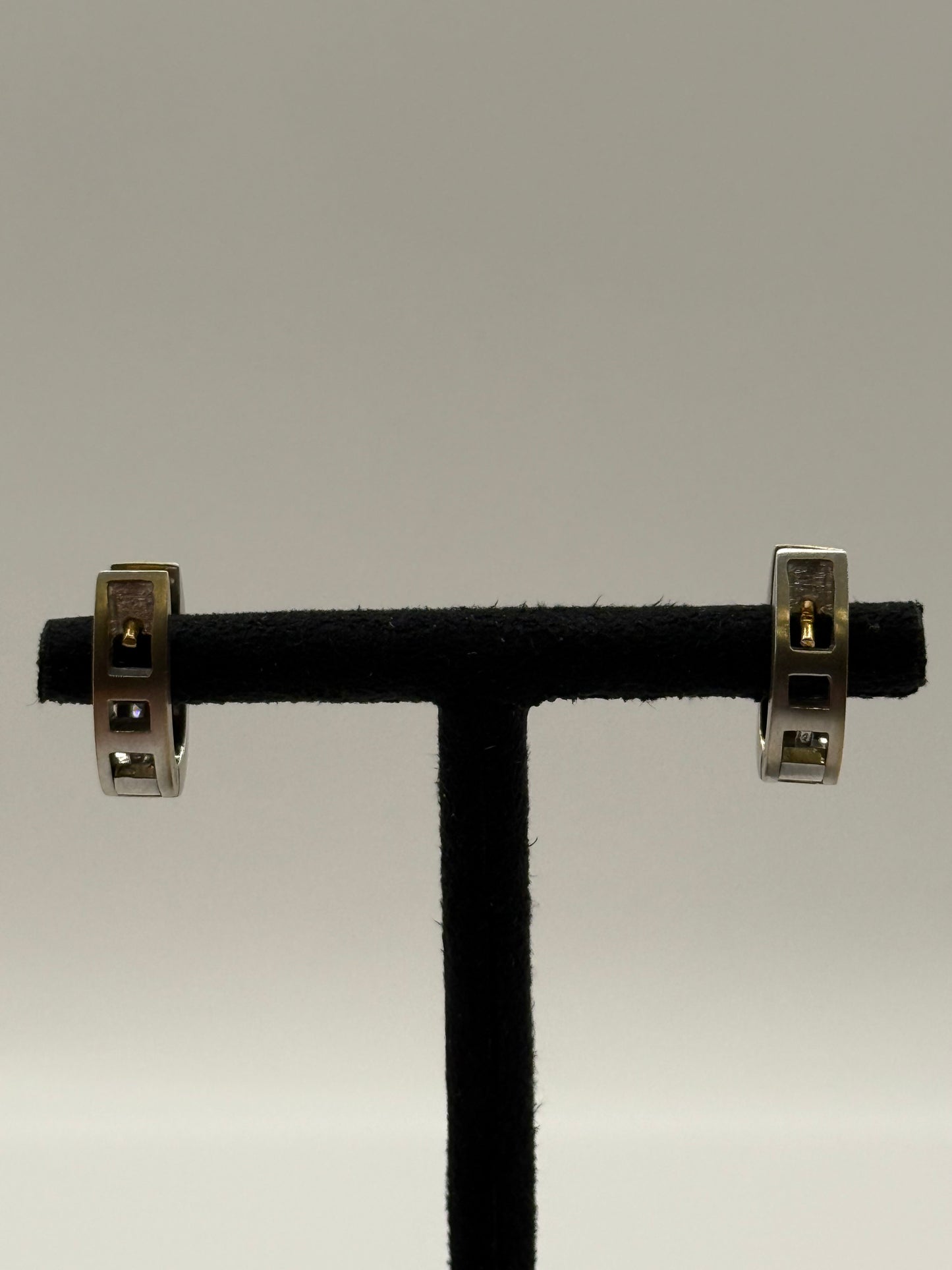 Boucles d’oreilles en or jaune et or blanc serties de diamants