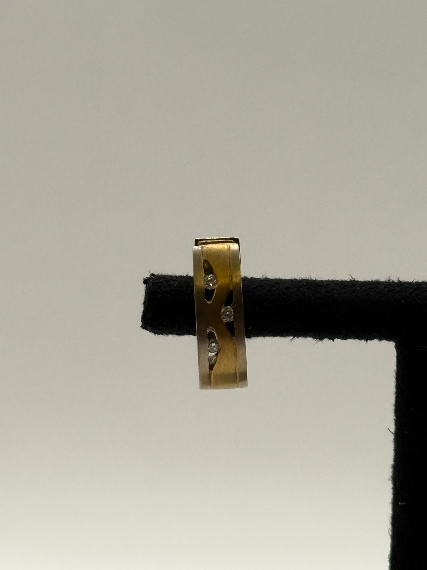 Boucles d’oreilles en or jaune et or blanc serties de diamants