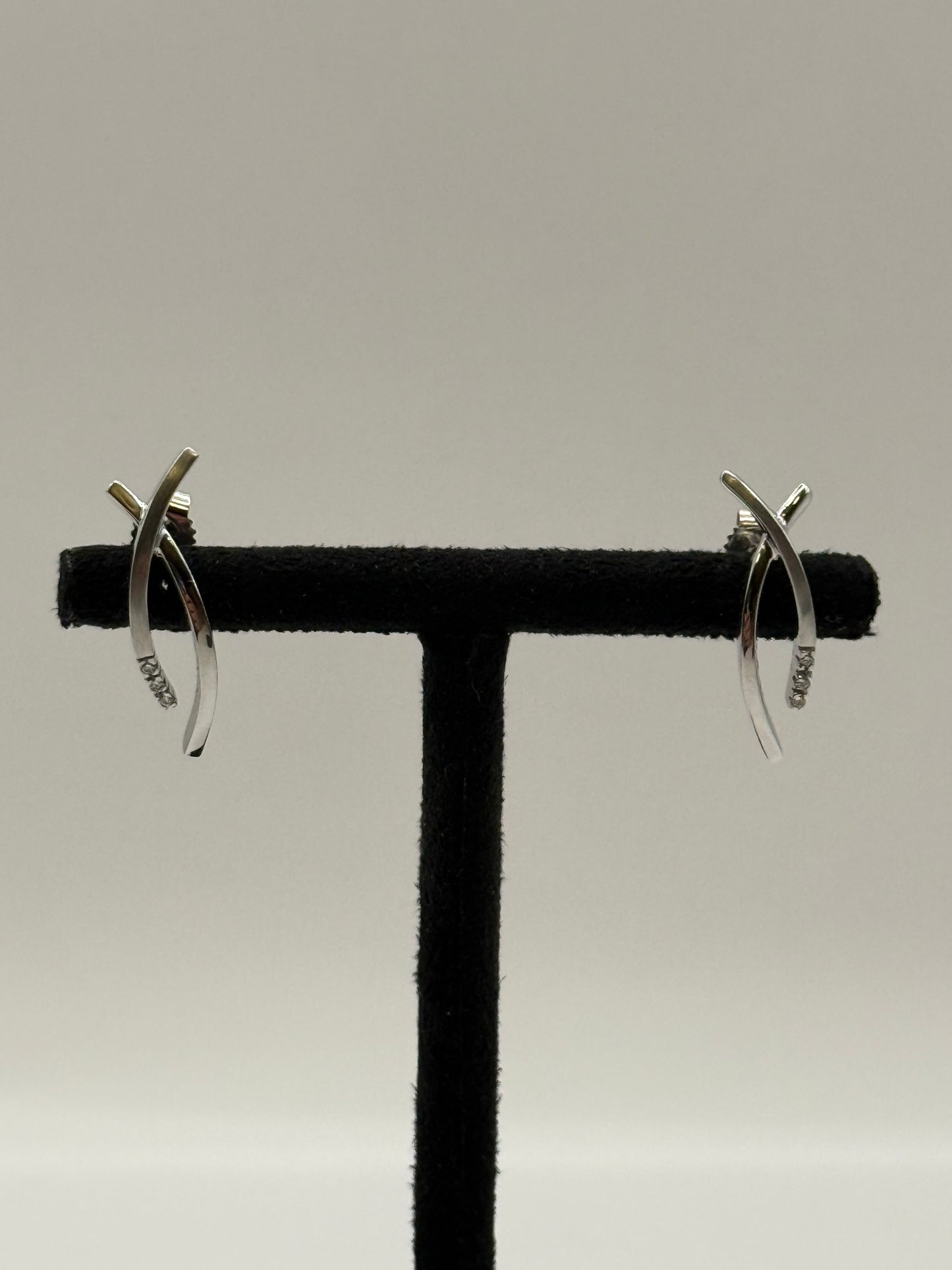 Boucles d’oreilles en or blanc serties de diamants