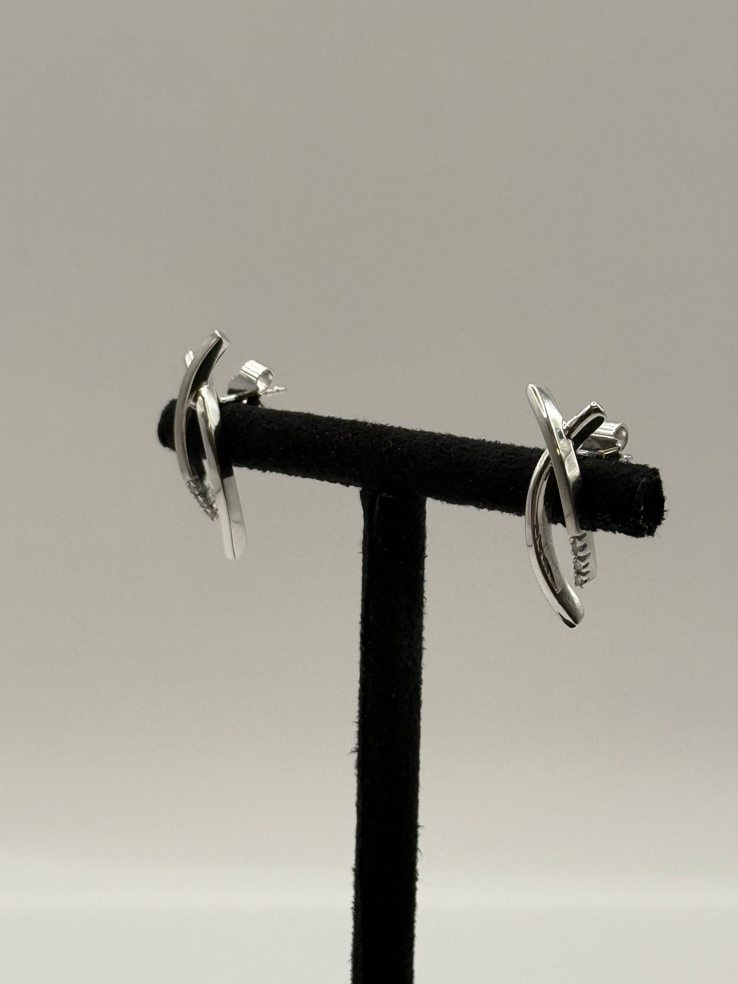 Boucles d’oreilles en or blanc serties de diamants