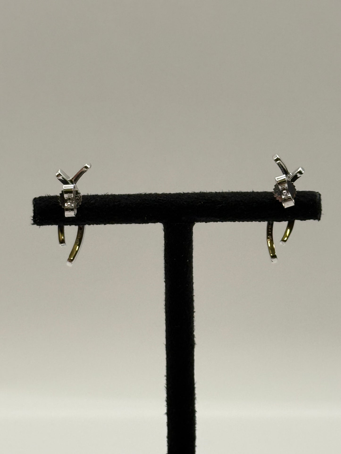 Boucles d’oreilles en or blanc serties de diamants