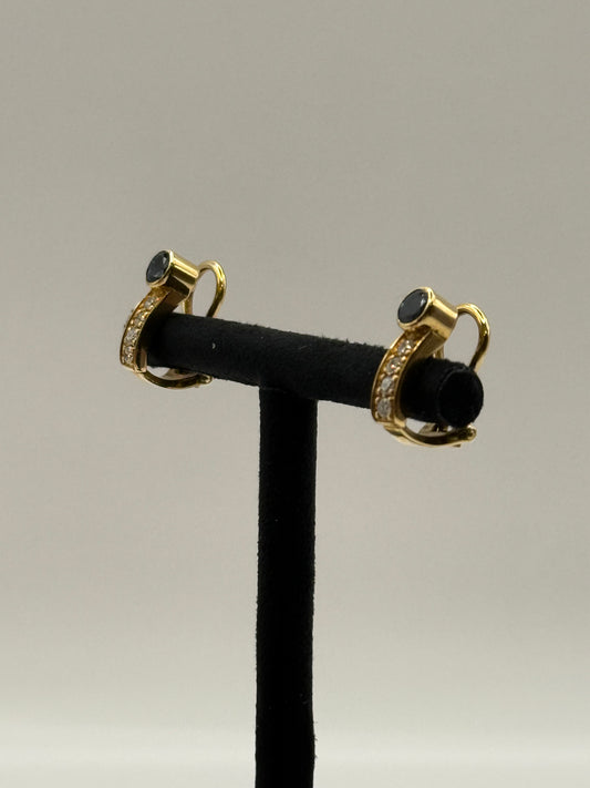 Boucles d’oreilles en or jaune serties de saphirs et de diamants