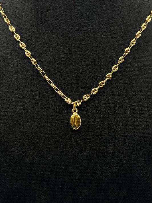 Collier en or jaune avec pendentif graine de café