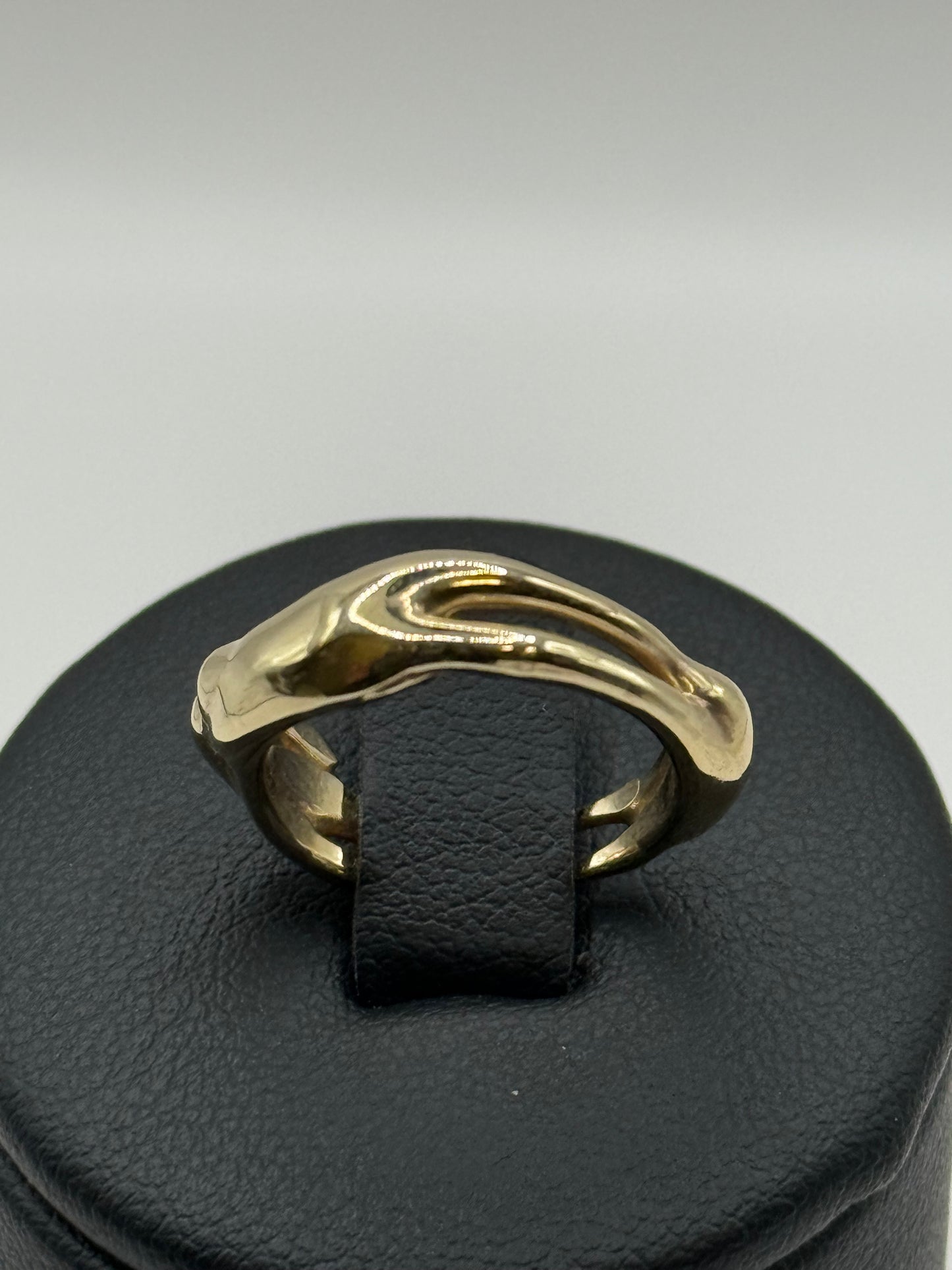 Bague de créateur en or 375 – Forme organique et design sculptural