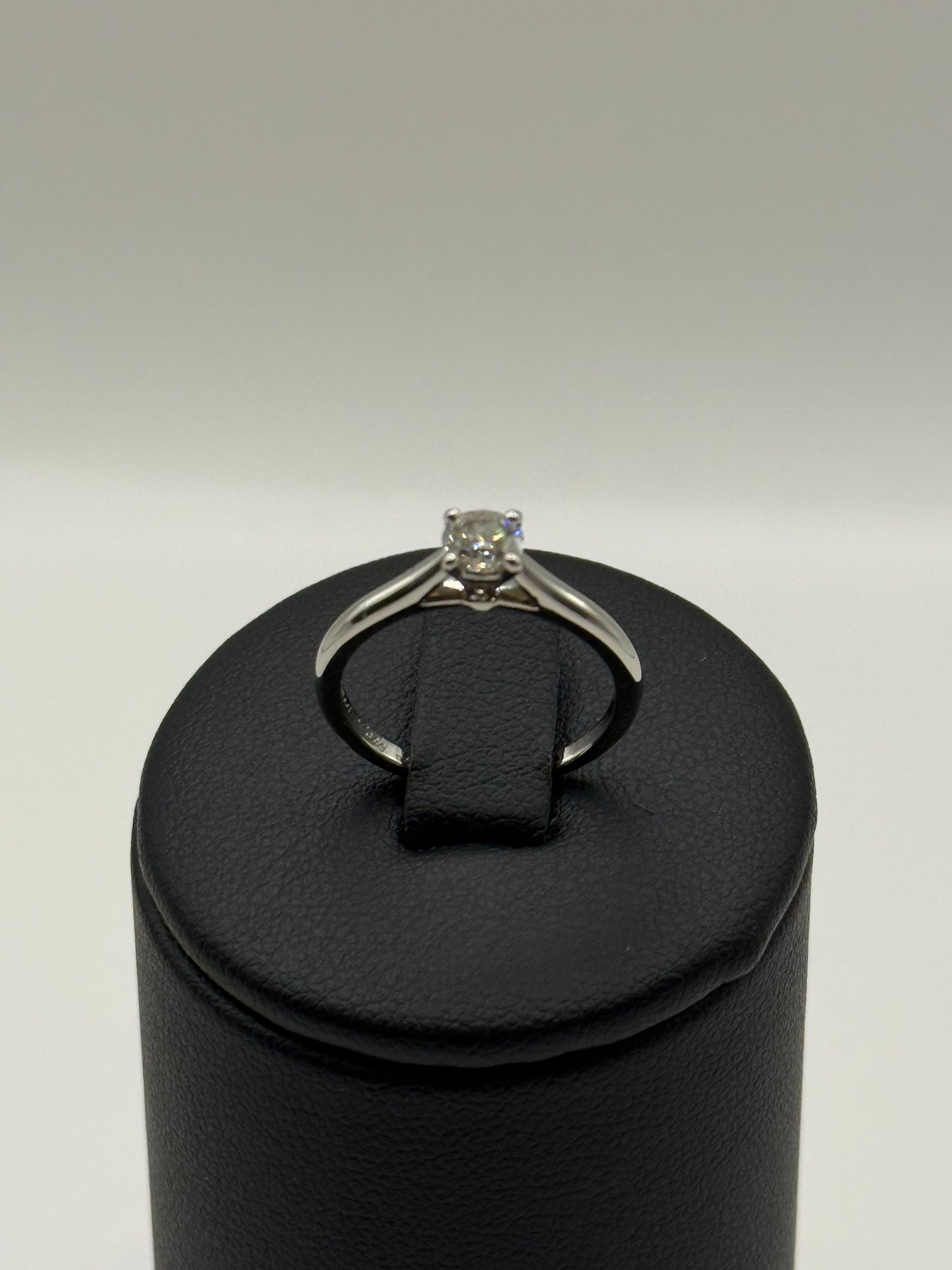 Bague Cartier en or blanc avec diamant certifié GIA – Qualité exceptionnelle