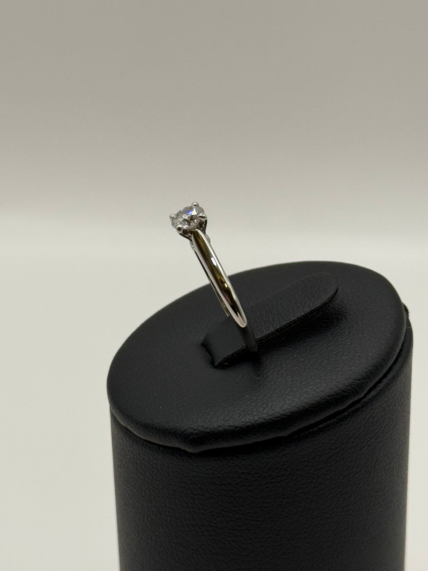 Bague Cartier en or blanc avec diamant certifié GIA – Qualité exceptionnelle