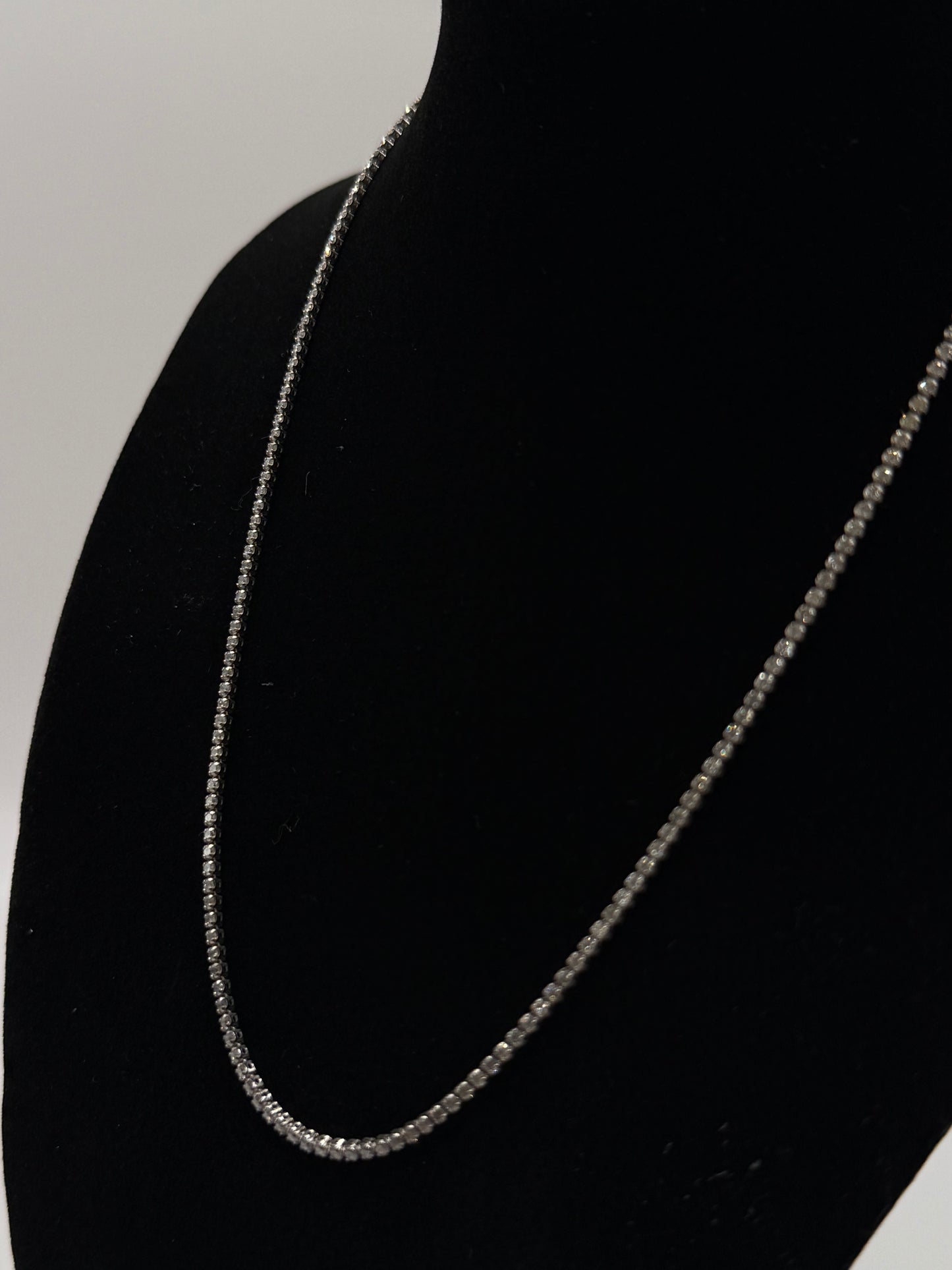 Collier rivière de diamants en or blanc