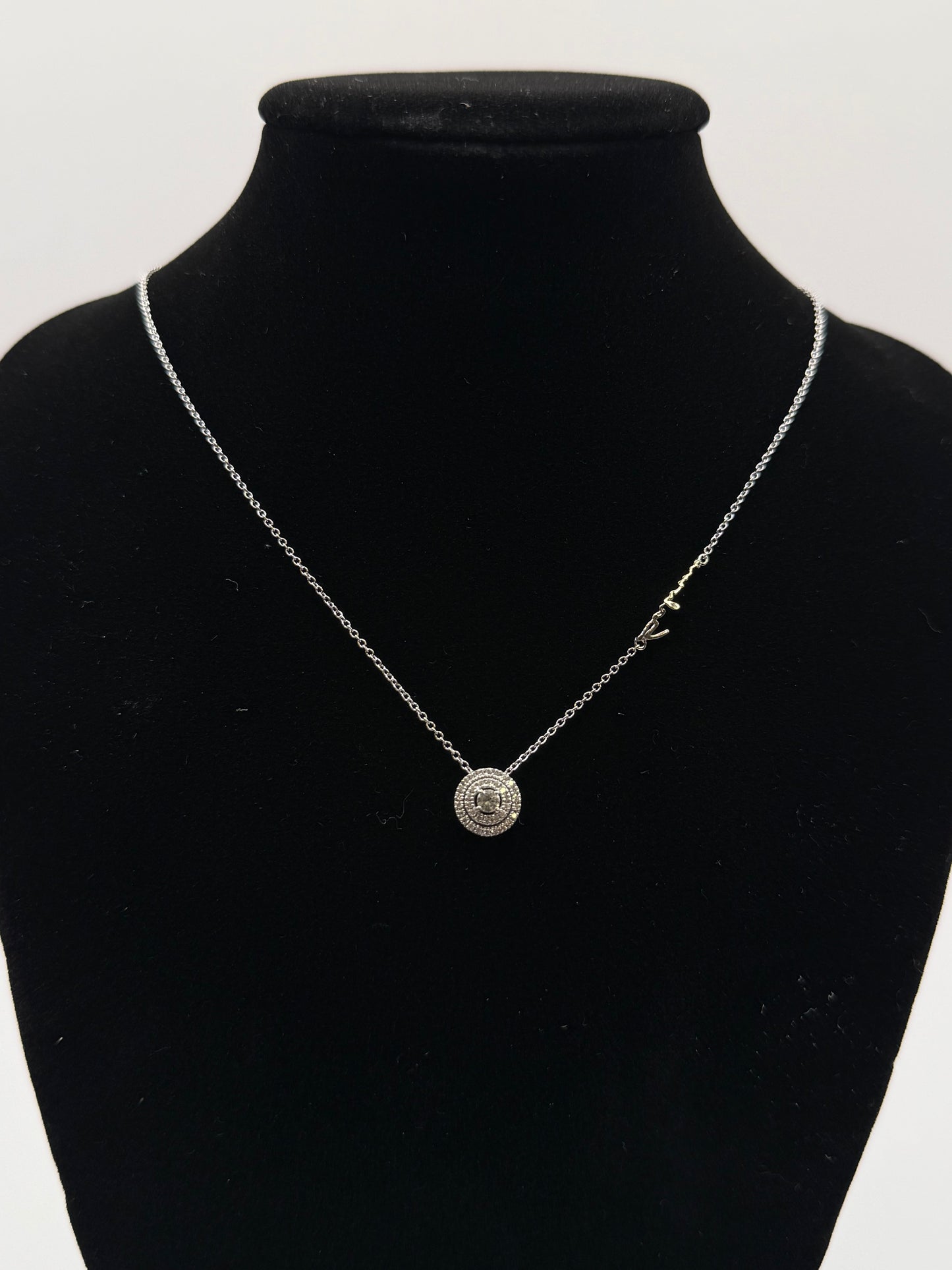 Collier Salvini en or blanc et diamants, pendentif rond Signature