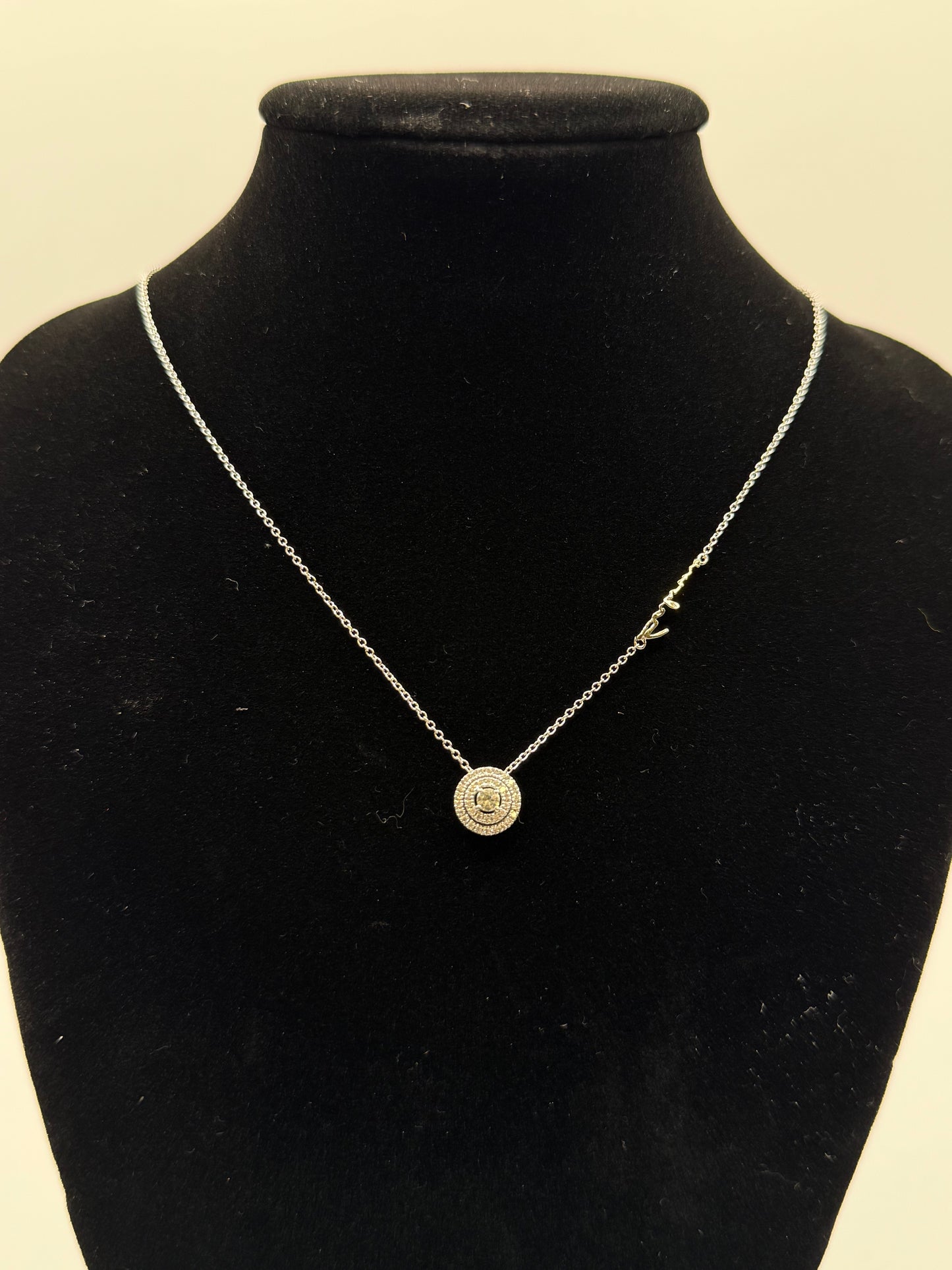 Collier Salvini en or blanc et diamants, pendentif rond Signature