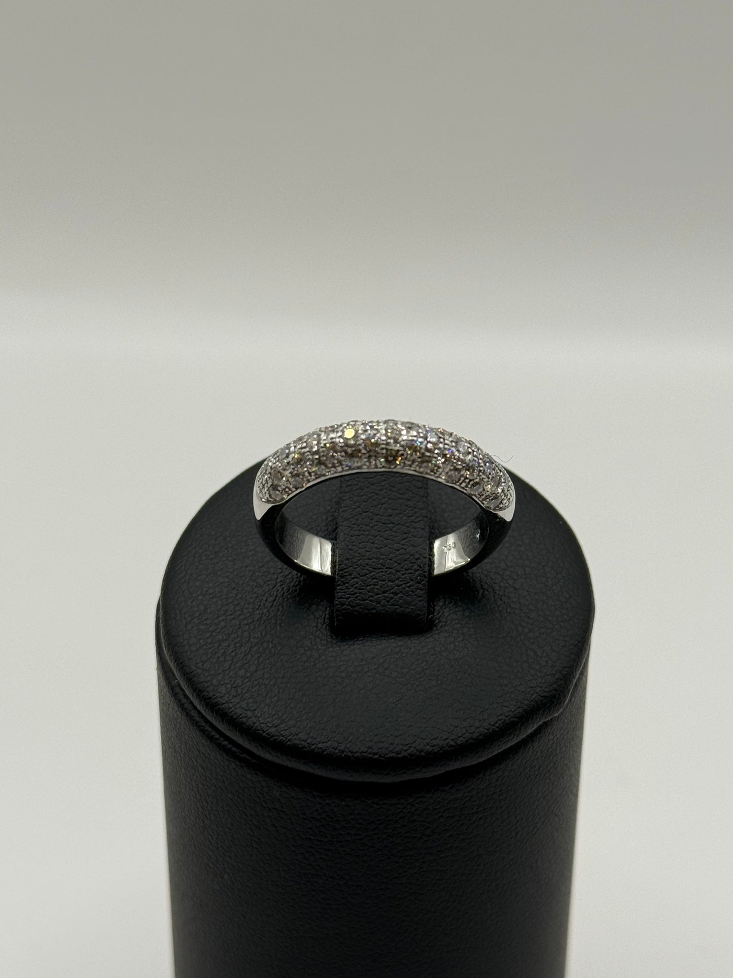 Bague pavée en or blanc 18k et diamants -  Taille 58