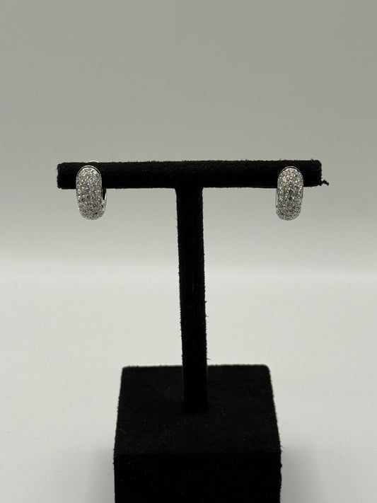 Boucles d’oreilles créoles pavées en diamants