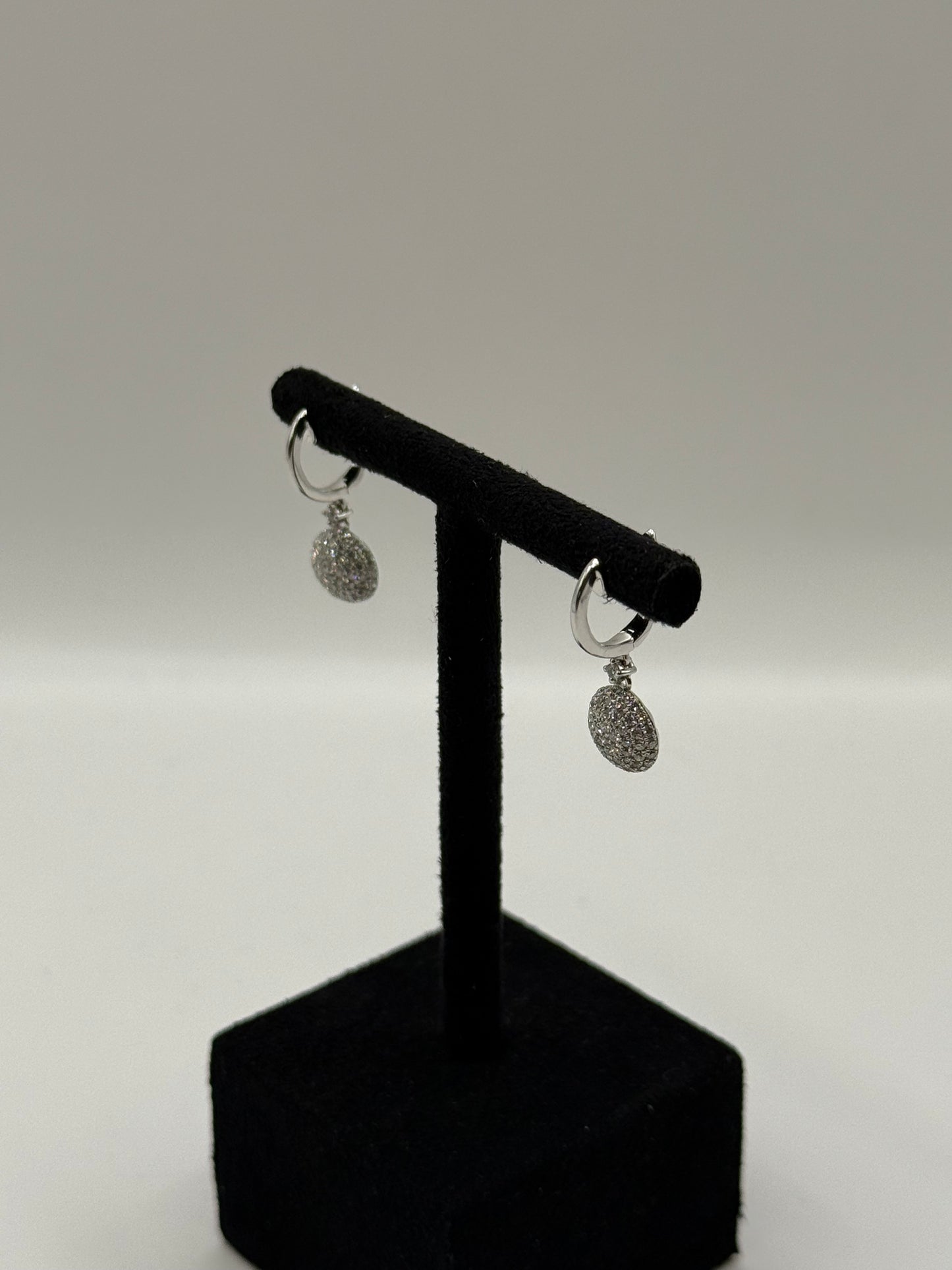 Boucles d’oreilles en or blanc et diamants