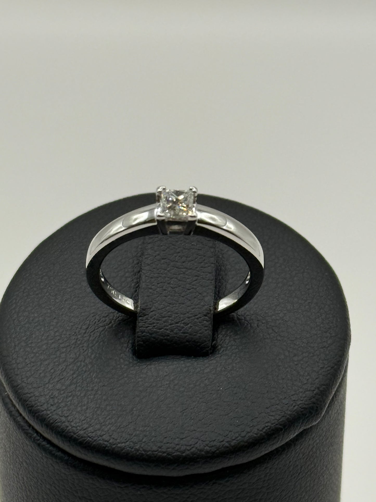 Bague Solitaire en Or Blanc 18K – Diamant 0.25 ct – Taille 51