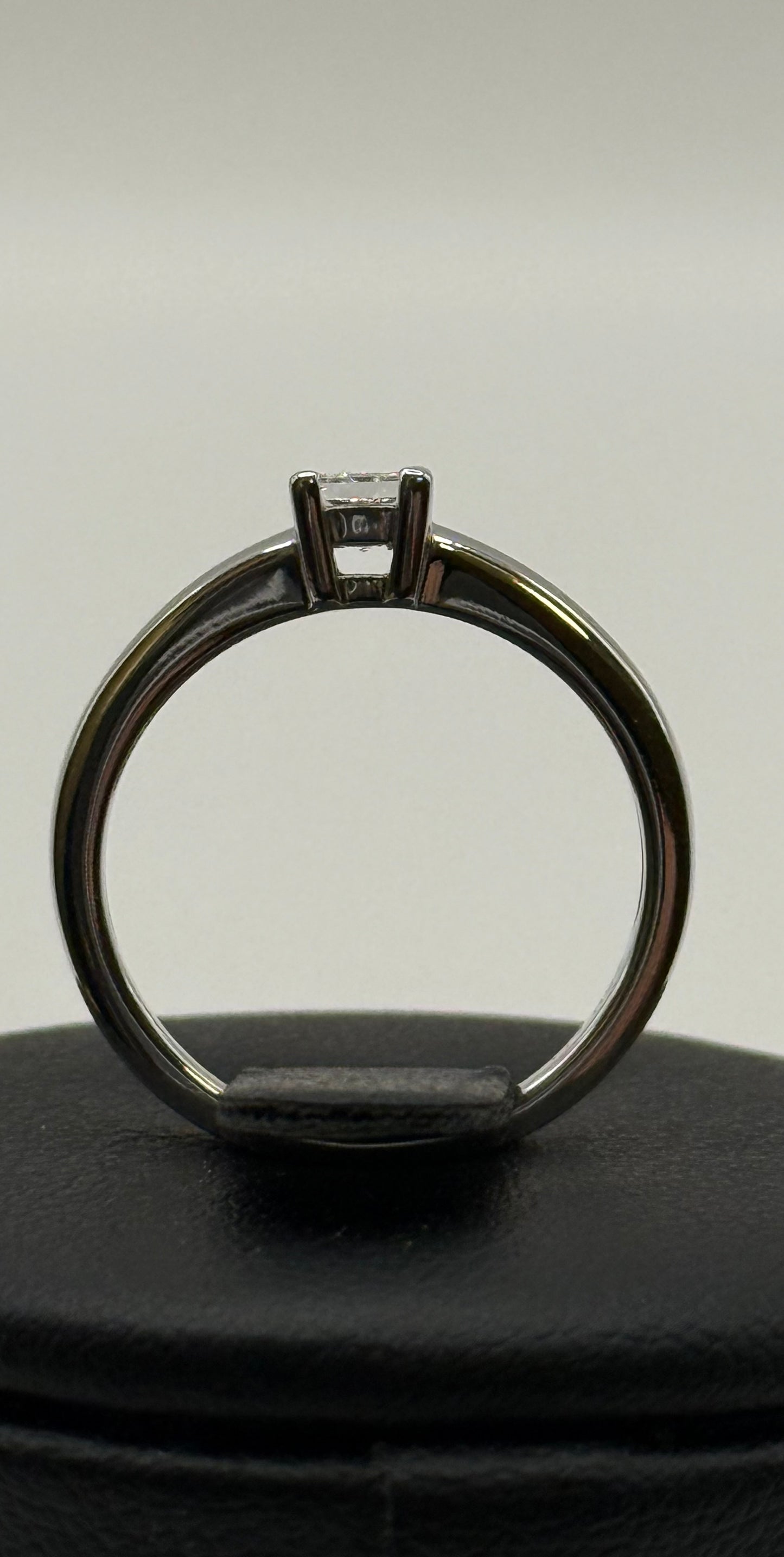 Bague Solitaire en Or Blanc 18K – Diamant 0.25 ct – Taille 51