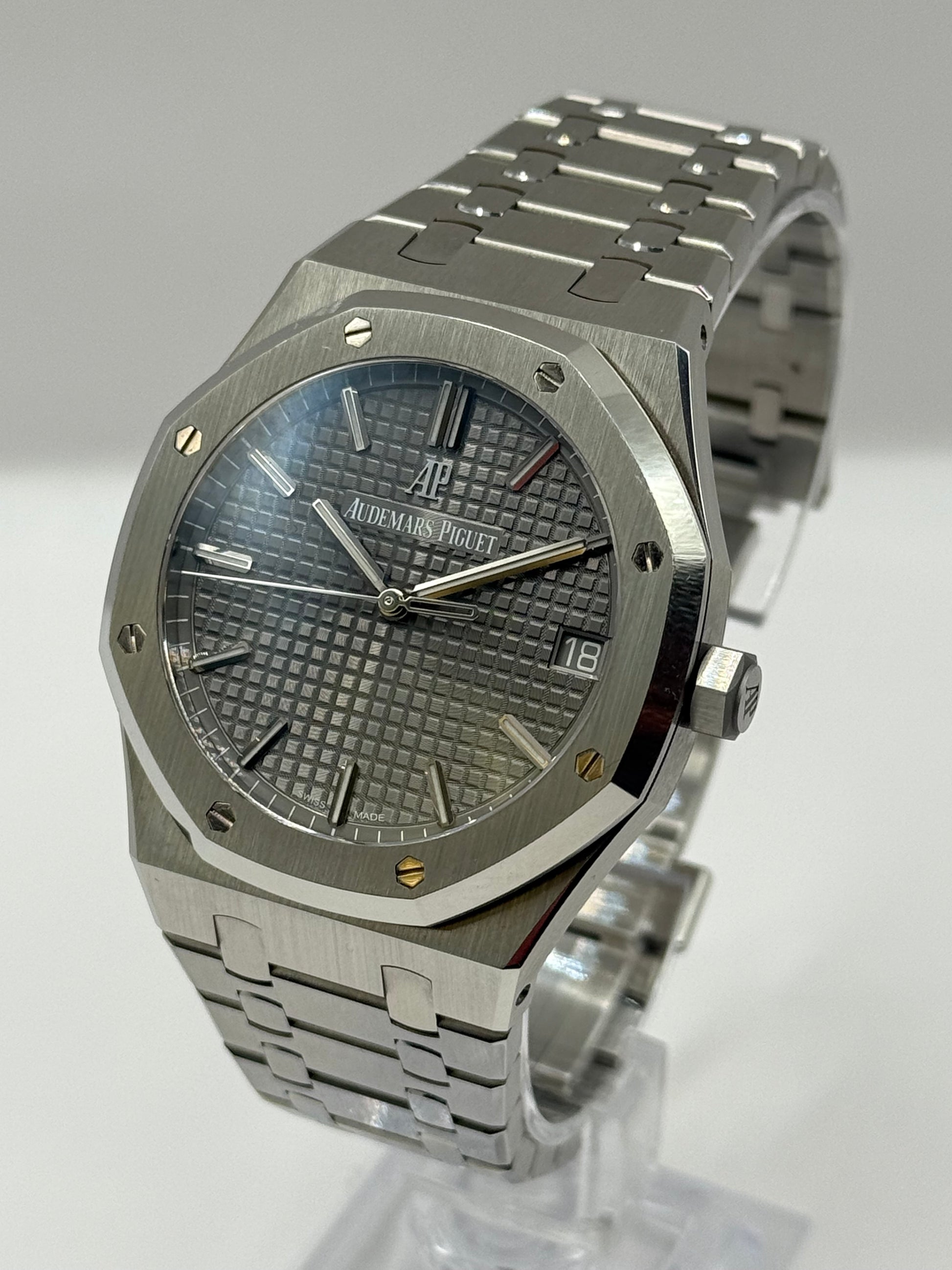 Audemars Piguet Royal Oak  15500ST.OO.1220ST.02 41mm montre de luxe vue 2
