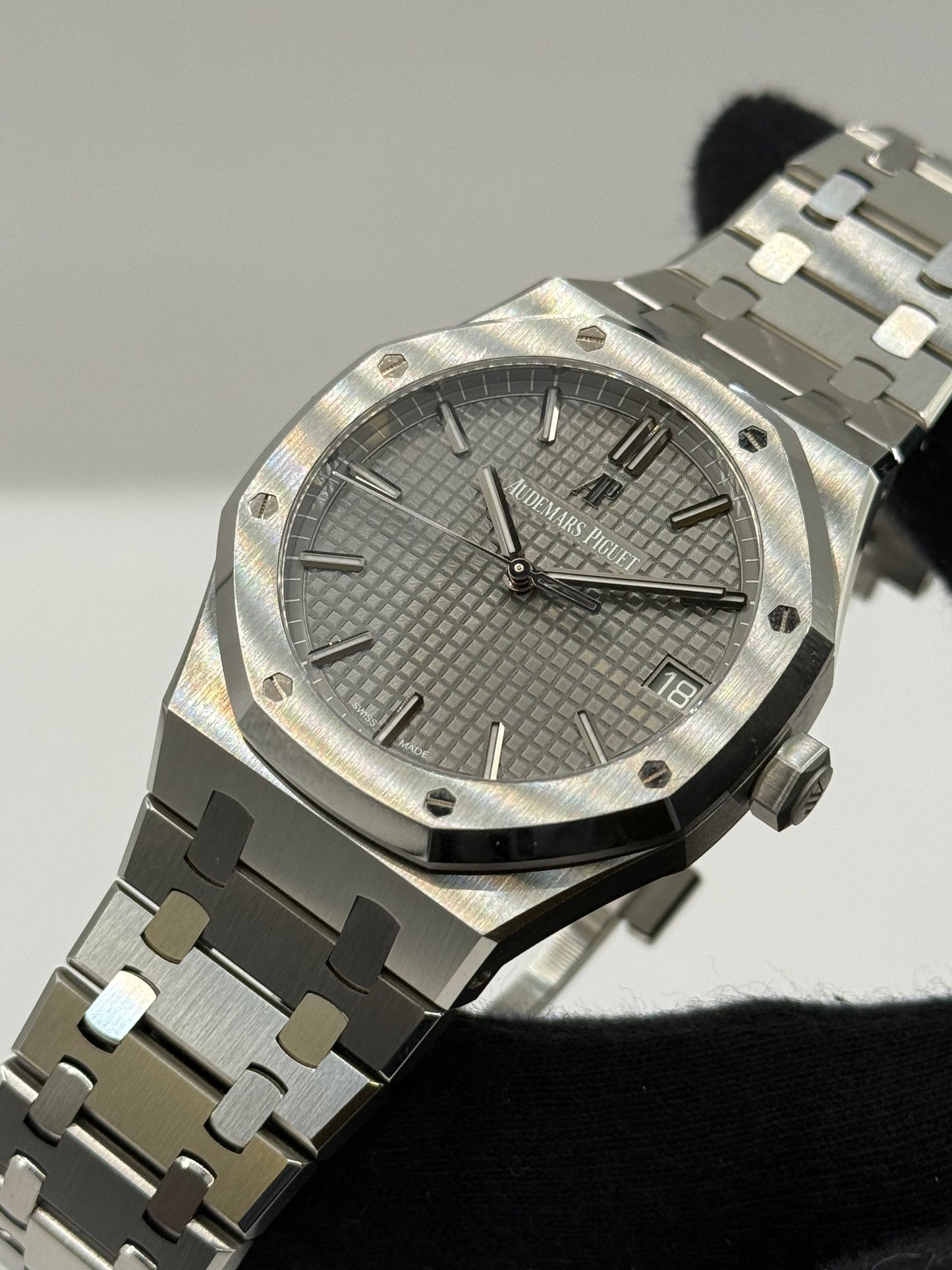 Audemars Piguet Royal Oak  15500ST.OO.1220ST.02 41mm montre de luxe vue 3