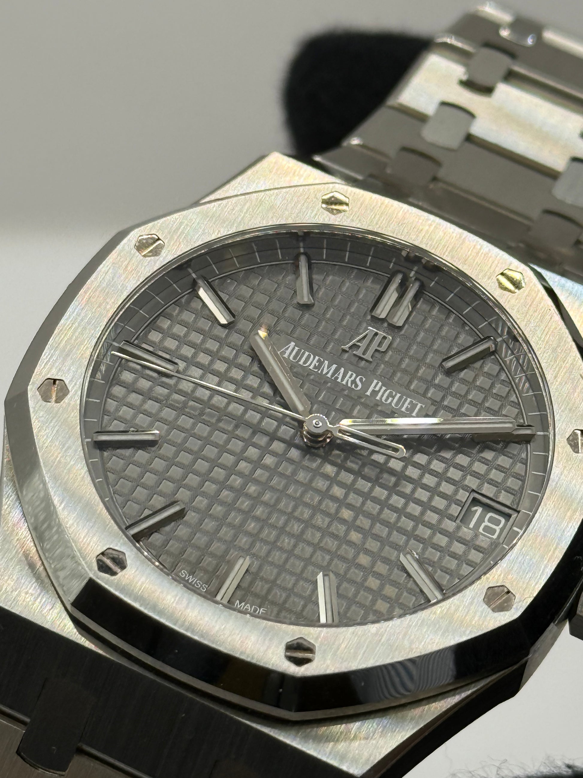 Audemars Piguet Royal Oak  15500ST.OO.1220ST.02 41mm montre de luxe vue 5